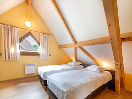 Cozy Retreat With Shared Pool