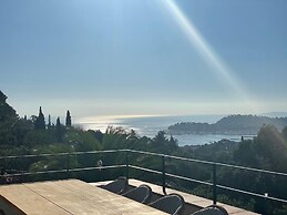 Villa in Cavalaire With Sea View & Pool