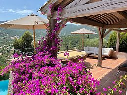 Villa in Cavalaire With Sea View & Pool