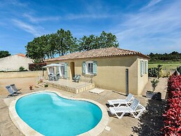 Spacious Holiday Home in Aigues Vives