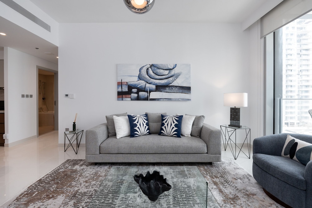 Contemporary 1BR w Dubai Marina Glimpse
