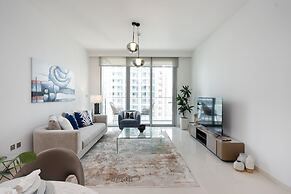Contemporary 1BR w Dubai Marina Glimpse