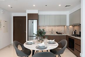 Contemporary 1BR w Dubai Marina Glimpse