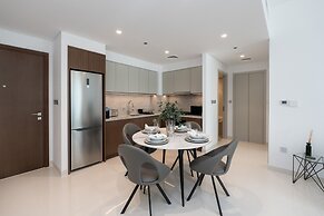 Contemporary 1BR w Dubai Marina Glimpse