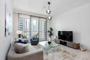 Contemporary 1BR w Dubai Marina Glimpse