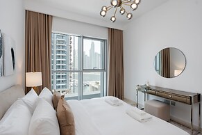 Contemporary 1BR w Dubai Marina Glimpse