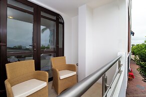 BAY VIEW HOUSE