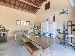 Villa With Swimming Pool Within the Luberon