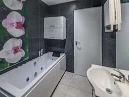 Beautiful Cottage in La Chaux With Jacuzzi