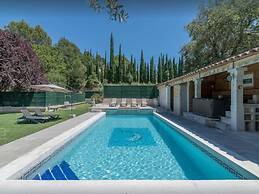Superb House With Pool Near the Luberon
