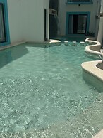 Plaza Nardos Hotel & Suites