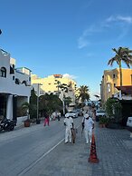 Plaza Nardos Hotel & Suites