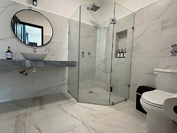 Plaza Nardos Hotel & Suites