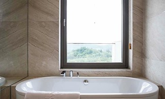 Sagewood Hong Cheon