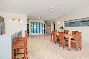Water-front Paradise Pool - BBQ - Balcony Dining