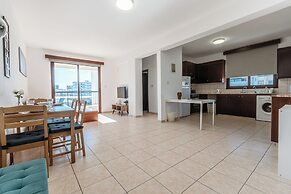 Sunlit Cozy Apartment