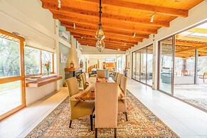 Scenic Haven Cozy Pet Friendly Retreat