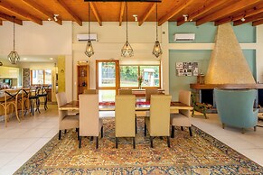 Scenic Haven Cozy Pet Friendly Retreat