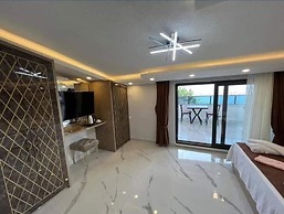 Alp Ateş Suit