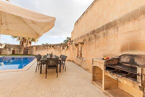 Centre Island Gozitan Farmhouse Pool