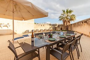 Centre Island Gozitan Farmhouse Pool