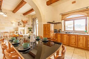 Centre Island Gozitan Farmhouse Pool