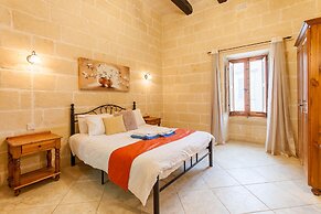 Centre Island Gozitan Farmhouse Pool