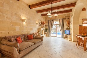 Centre Island Gozitan Farmhouse Pool