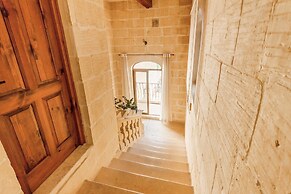 Centre Island Gozitan Farmhouse Pool