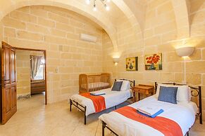 Centre Island Gozitan Farmhouse Pool