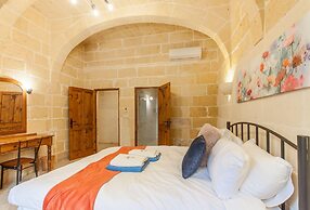 Centre Island Gozitan Farmhouse Pool