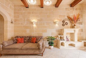 Centre Island Gozitan Farmhouse Pool