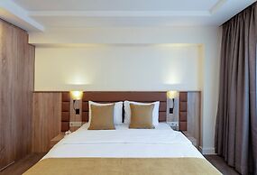 Roys Hotel & Suites