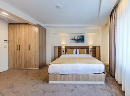 Roys Hotel & Suites