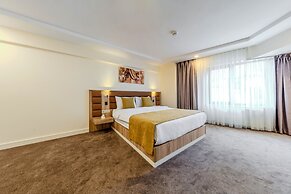 Roys Hotel & Suites
