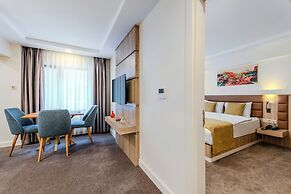 Roys Hotel & Suites