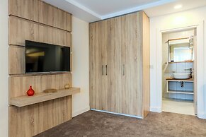 Roys Hotel & Suites