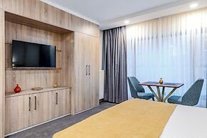 Roys Hotel & Suites