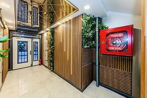 Roys Hotel & Suites
