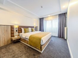Roys Hotel & Suites