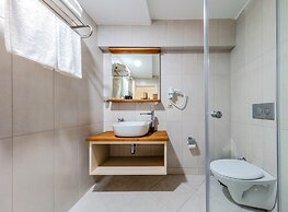 Roys Hotel & Suites