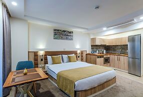 Roys Hotel & Suites