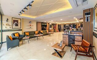 Roys Hotel & Suites