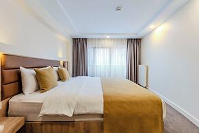 Roys Hotel & Suites