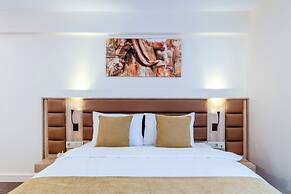 Roys Hotel & Suites