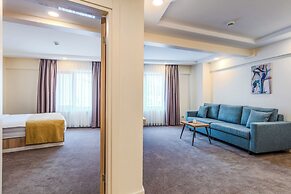 Roys Hotel & Suites