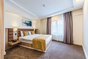 Roys Hotel & Suites