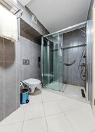 Roys Hotel & Suites