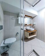 Roys Hotel & Suites
