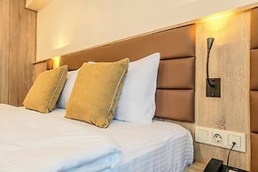 Roys Hotel & Suites